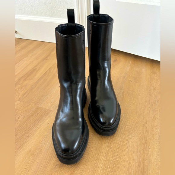 Zara CHUNKY SOLE FLAT ANKLE BOOTS for women size 8 - Picture 2 of 8